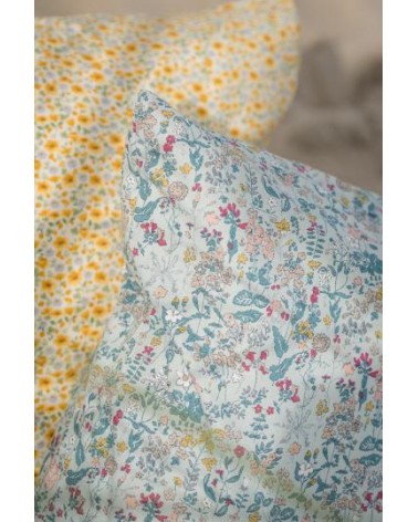 Housse de coussin bleu clair avec fleurs et feuilles